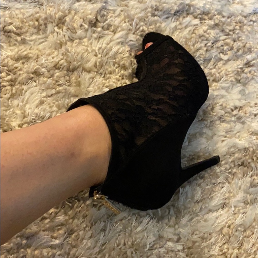 Guess ankle peep toe booties